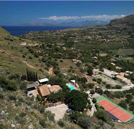 3 bedroom villa with pool and tennis court in Sicily, sleeps 6-8